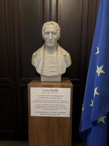 Louise Braille mellszobra