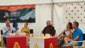 Panelbeszélgetés Tusványoson az Aktív Székelyföld sátrában.
